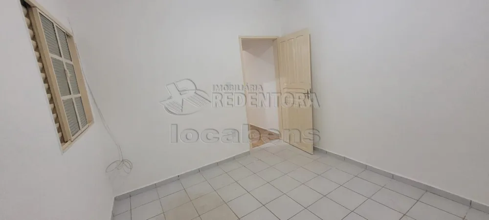 Alugar Casa / Padrão em São José do Rio Preto R$ 1.000,00 - Foto 3