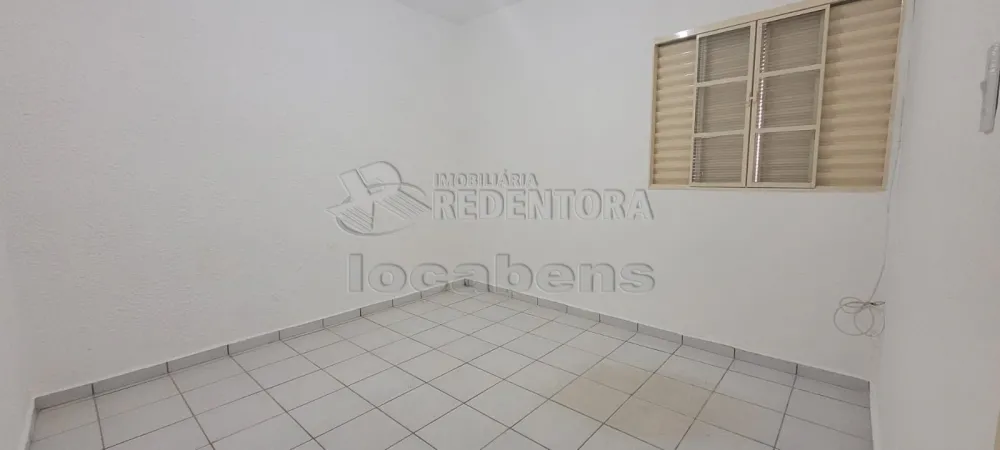 Alugar Casa / Padrão em São José do Rio Preto R$ 1.000,00 - Foto 4