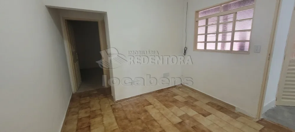 Alugar Casa / Padrão em São José do Rio Preto R$ 1.000,00 - Foto 1