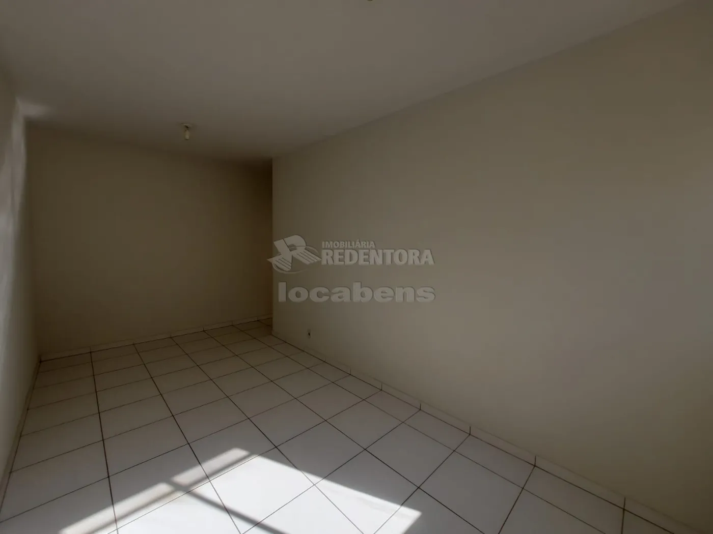 Alugar Apartamento / Padrão em São José do Rio Preto R$ 750,00 - Foto 2