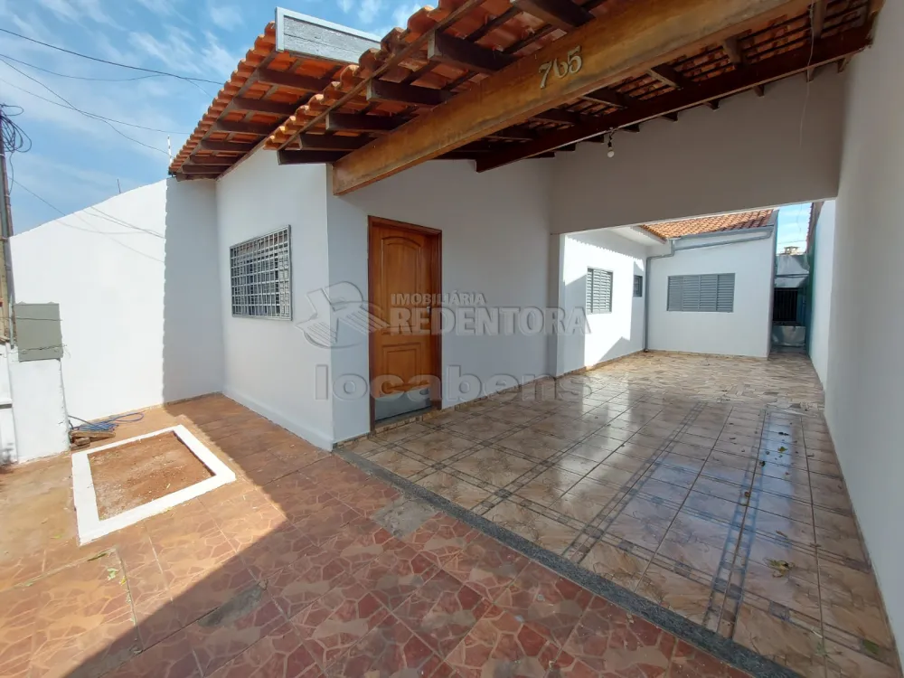 Alugar Casa / Padrão em São José do Rio Preto R$ 1.100,00 - Foto 1