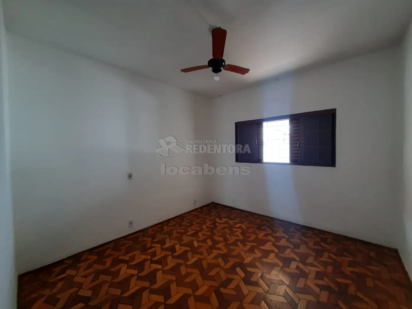 Alugar Casa / Padrão em São José do Rio Preto R$ 1.600,00 - Foto 3