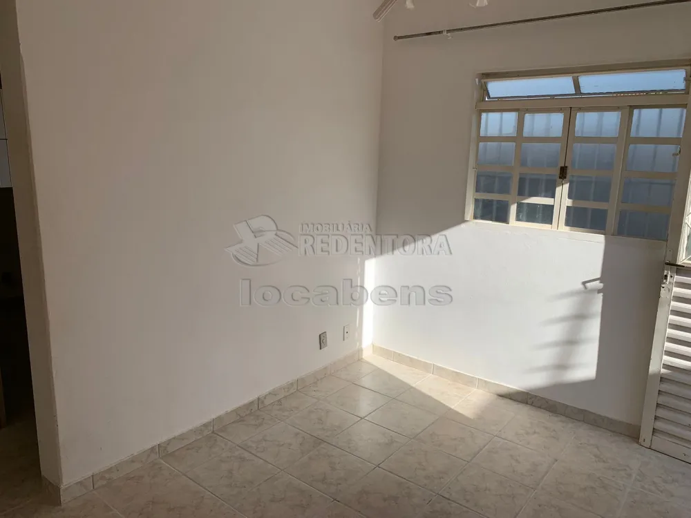 Alugar Casa / Padrão em São José do Rio Preto R$ 950,00 - Foto 3