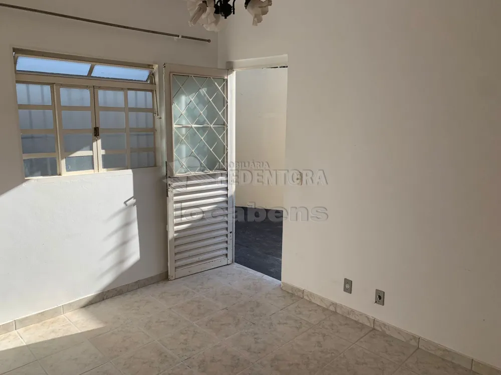 Alugar Casa / Padrão em São José do Rio Preto R$ 950,00 - Foto 2