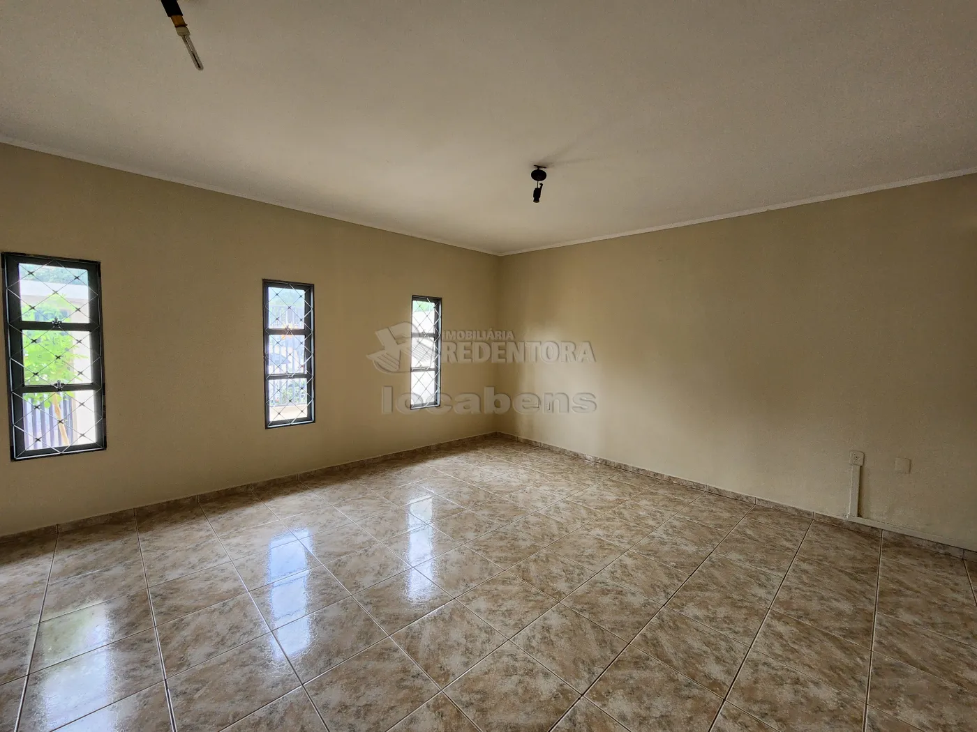 Alugar Casa / Padrão em São José do Rio Preto R$ 2.100,00 - Foto 2