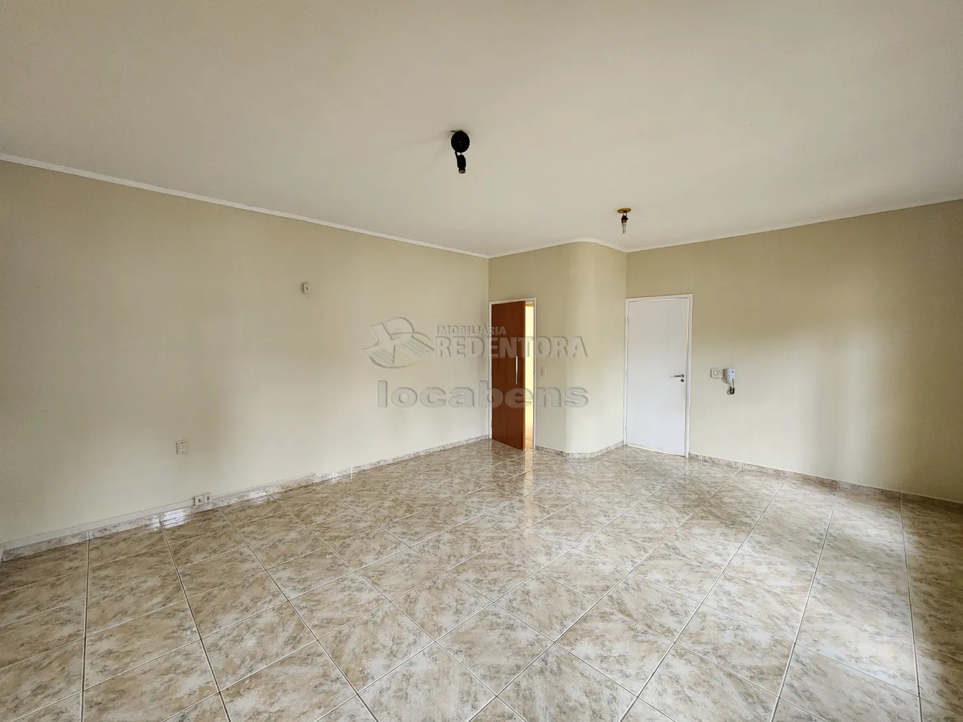 Alugar Casa / Padrão em São José do Rio Preto R$ 2.100,00 - Foto 3