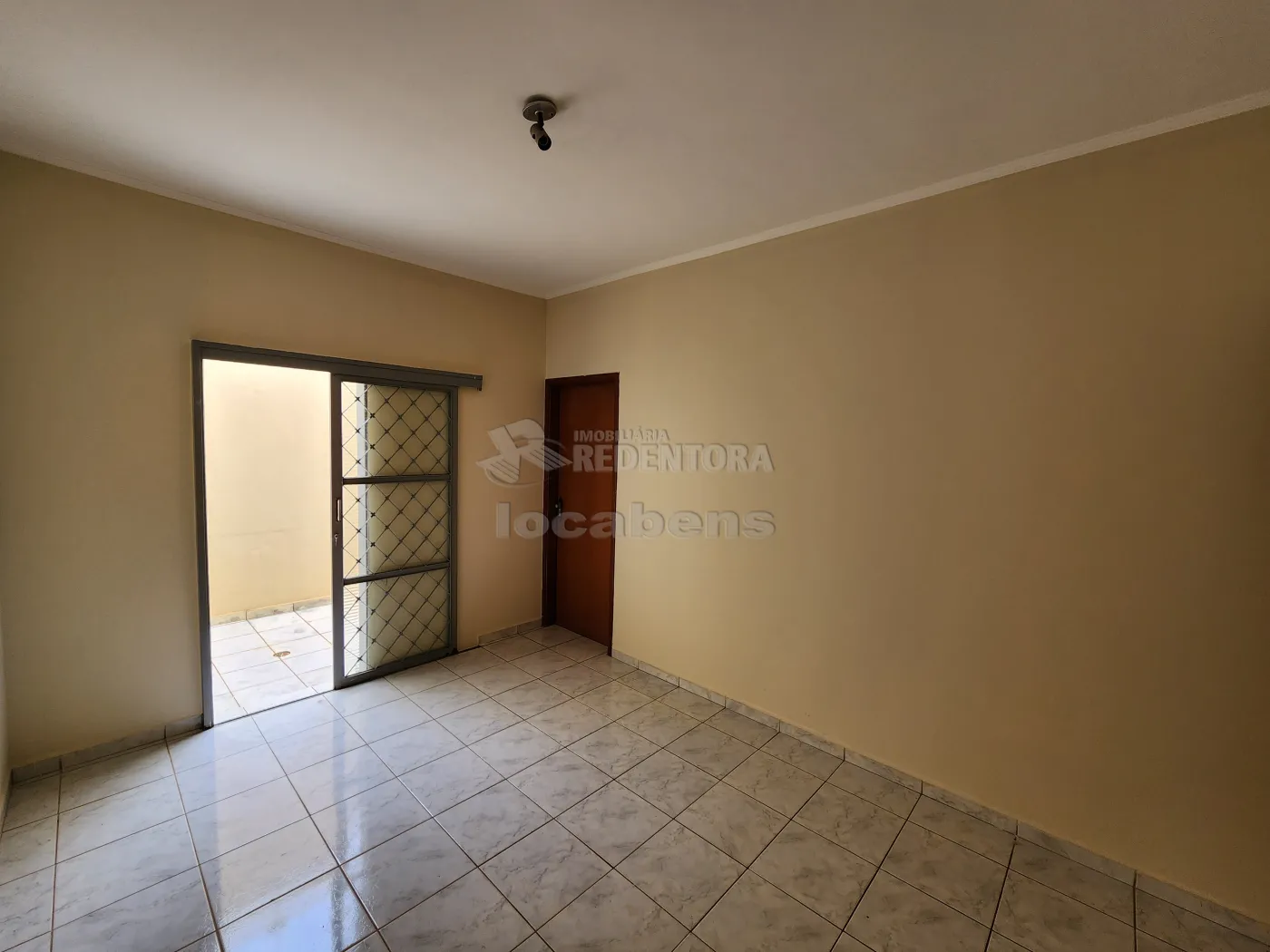 Alugar Casa / Padrão em São José do Rio Preto R$ 2.100,00 - Foto 4