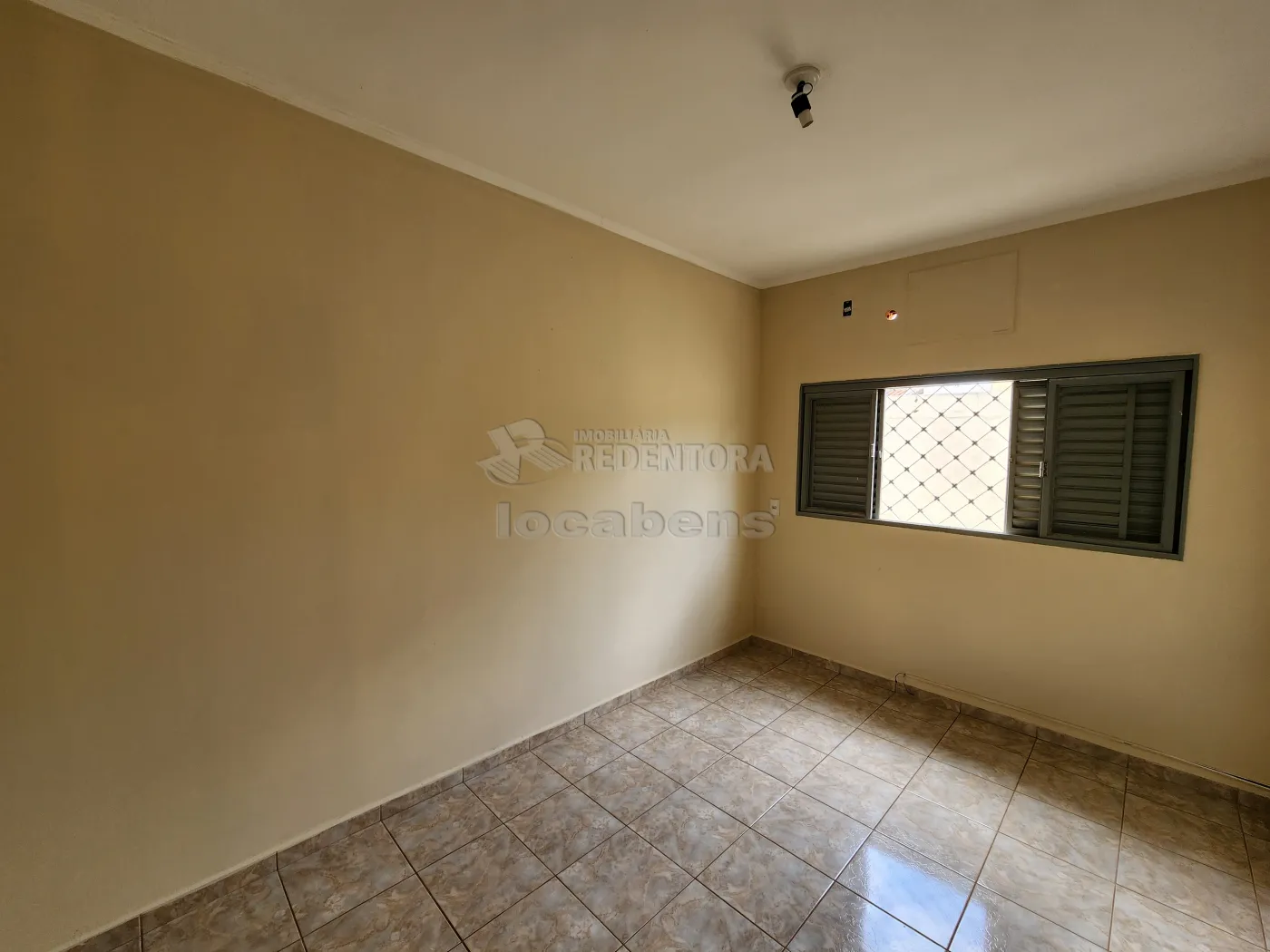 Alugar Casa / Padrão em São José do Rio Preto R$ 2.100,00 - Foto 12