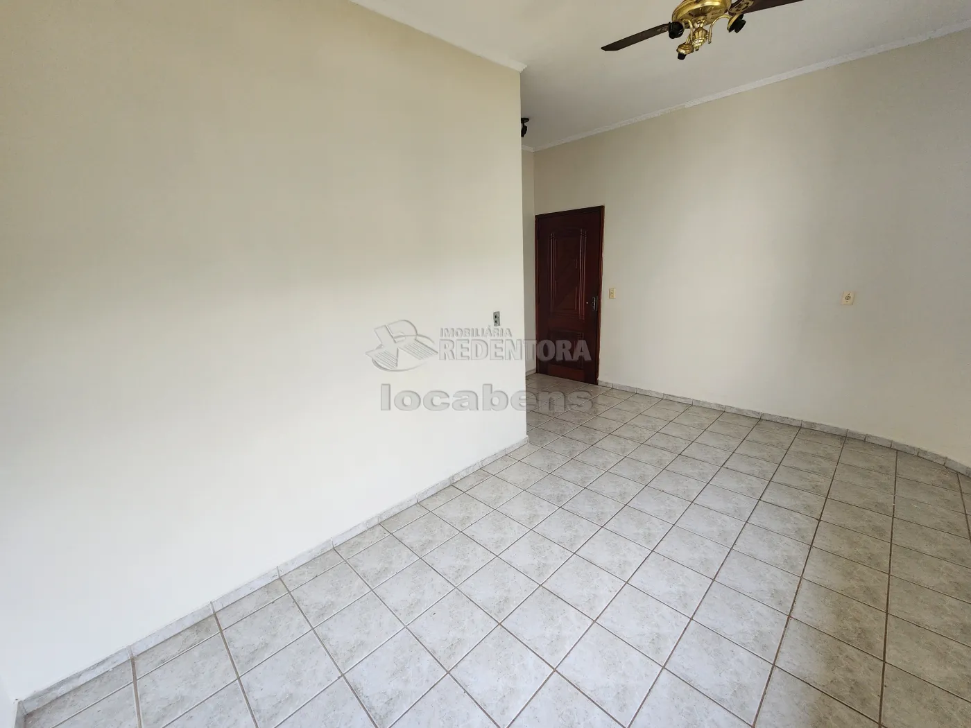 Alugar Casa / Padrão em São José do Rio Preto R$ 1.300,00 - Foto 2