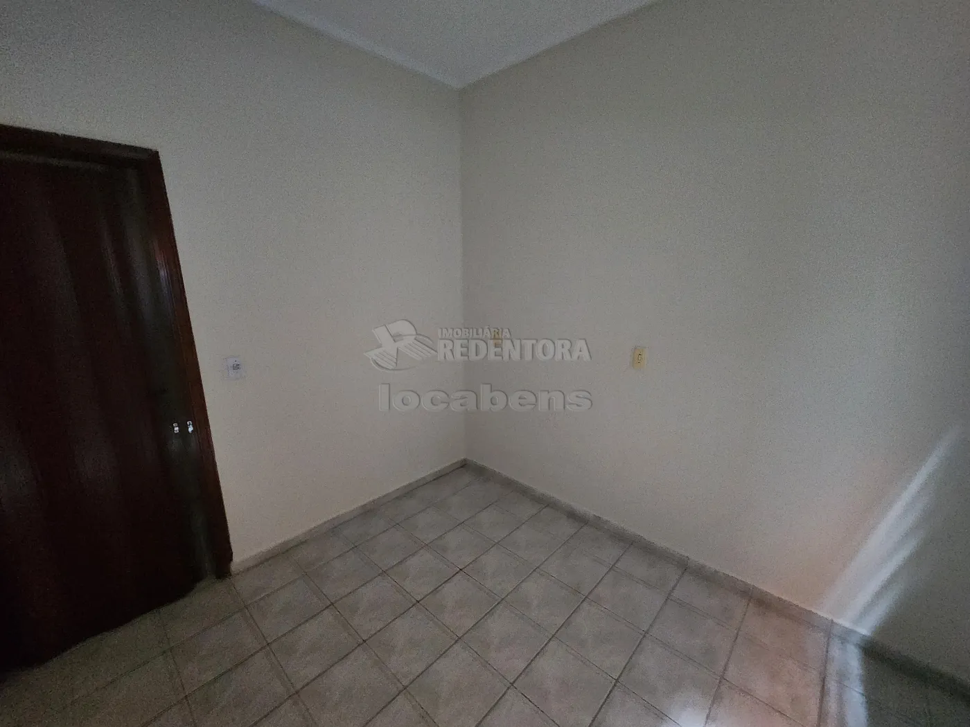 Alugar Casa / Padrão em São José do Rio Preto R$ 1.300,00 - Foto 8