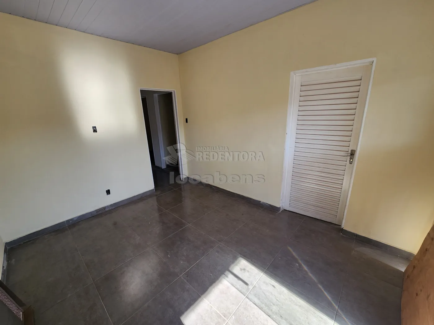 Alugar Casa / Padrão em São José do Rio Preto R$ 1.000,00 - Foto 3