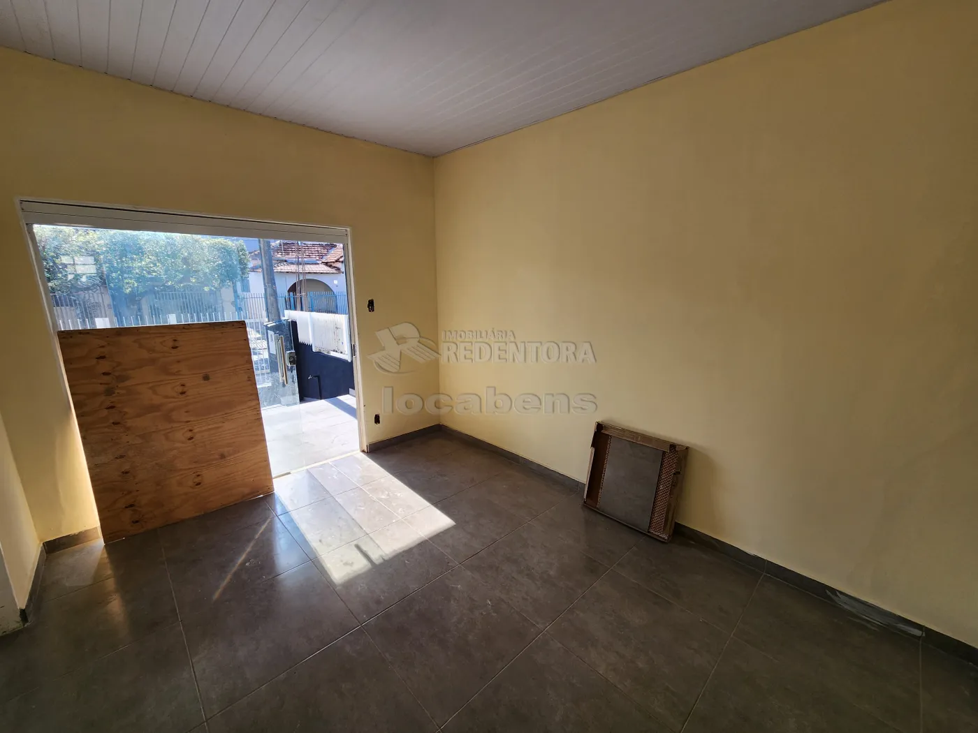 Alugar Casa / Padrão em São José do Rio Preto R$ 1.000,00 - Foto 4