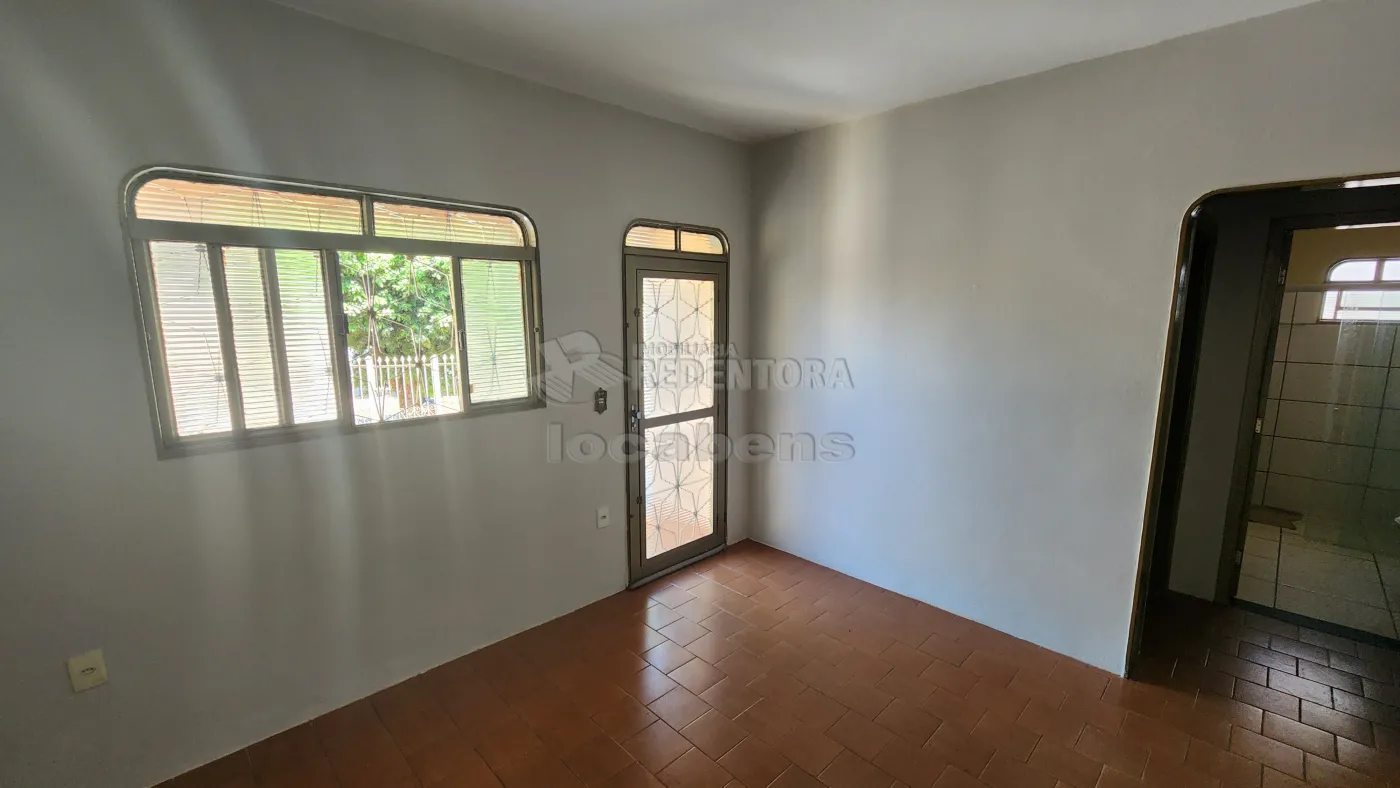 Casa para alugar com 2 quartos, 75m² - Foto 2