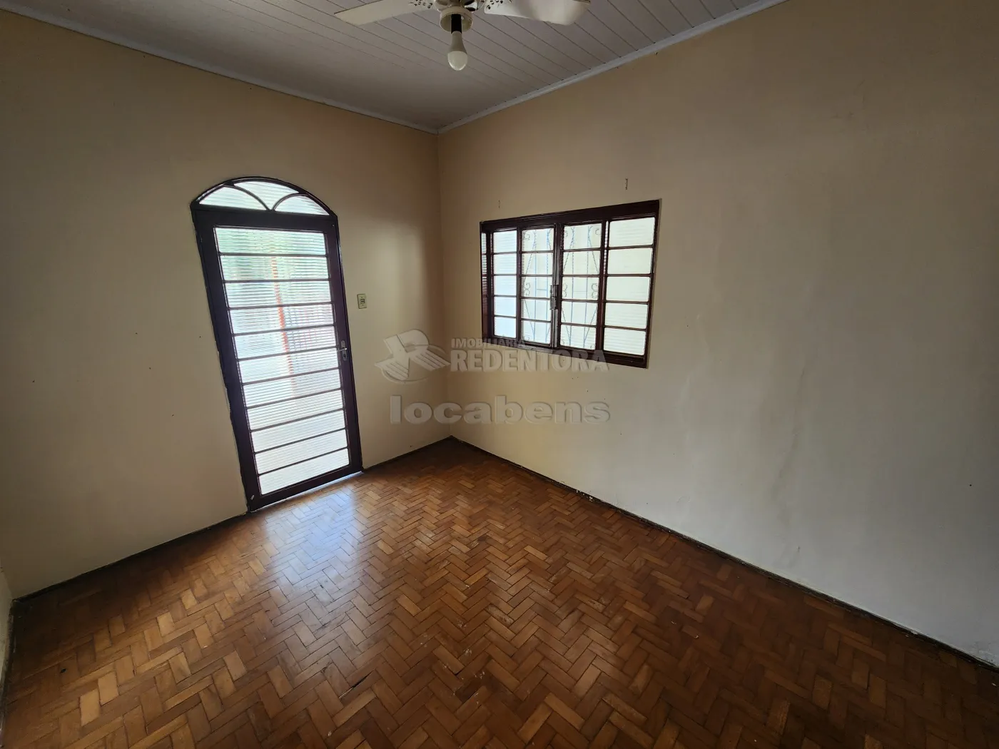 Alugar Casa / Padrão em São José do Rio Preto R$ 1.800,00 - Foto 2