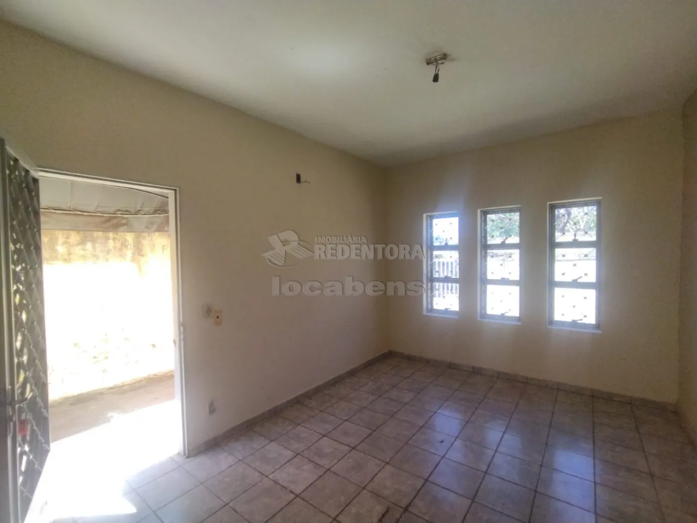 Alugar Casa / Padrão em São José do Rio Preto R$ 1.400,00 - Foto 4