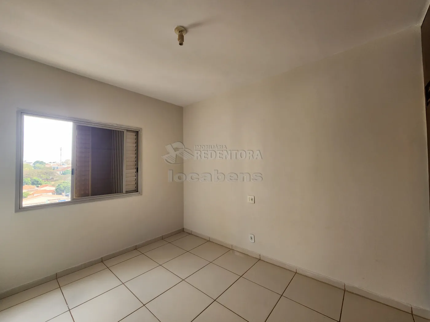 Alugar Apartamento / Padrão em São José do Rio Preto R$ 1.100,00 - Foto 5