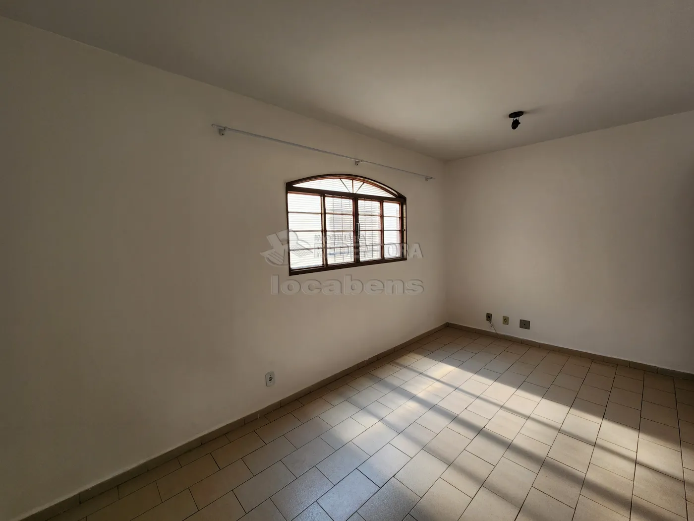 Alugar Apartamento / Padrão em São José do Rio Preto R$ 900,00 - Foto 1