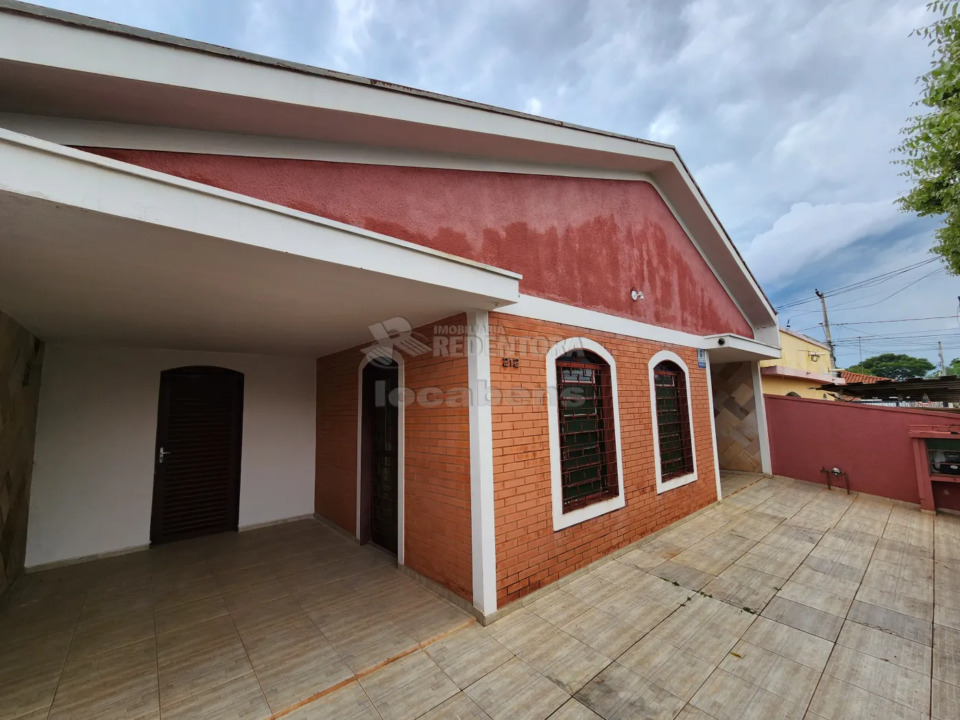 Alugar Casa / Padrão em São José do Rio Preto R$ 2.000,00 - Foto 1