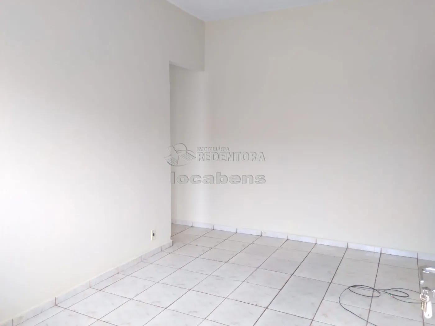 Alugar Casa / Padrão em São José do Rio Preto R$ 450,00 - Foto 1