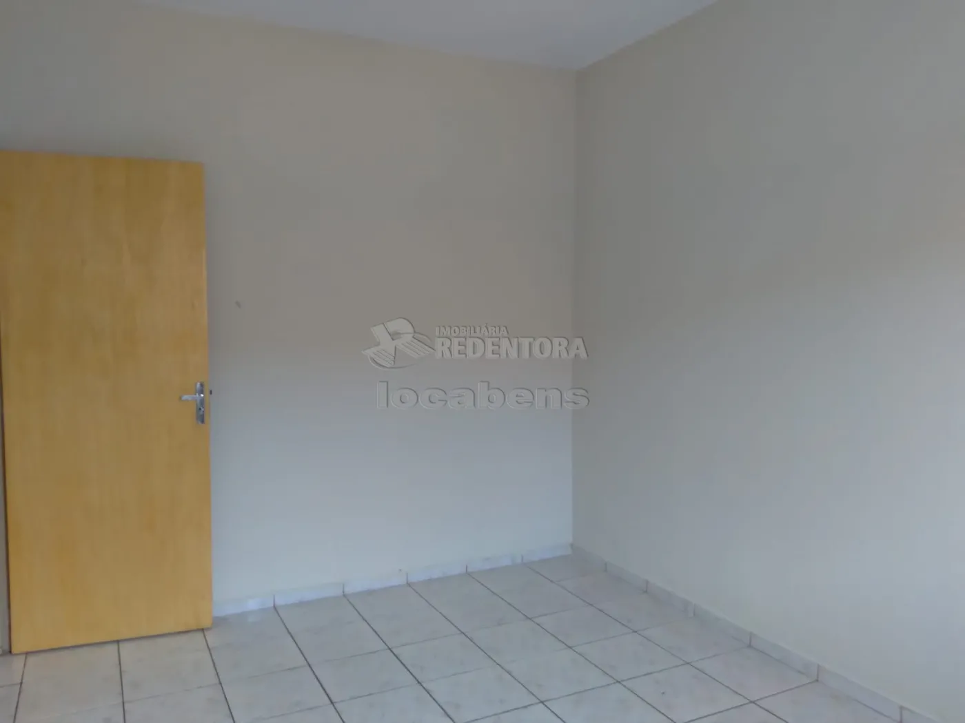 Alugar Casa / Padrão em São José do Rio Preto R$ 450,00 - Foto 3