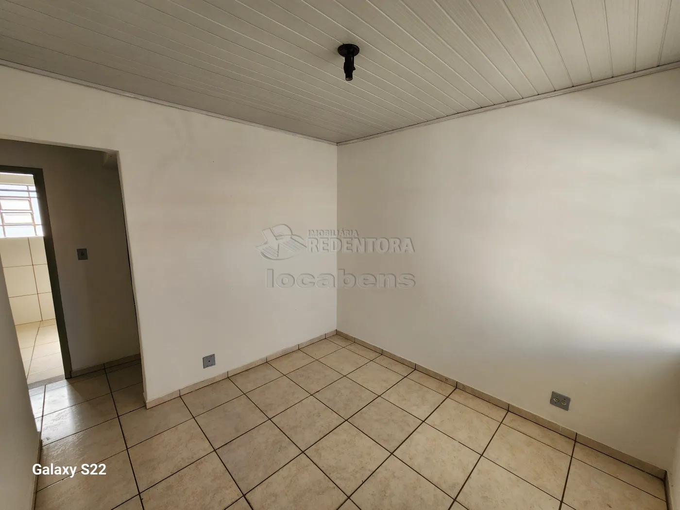 Alugar Casa / Padrão em São José do Rio Preto R$ 800,00 - Foto 3