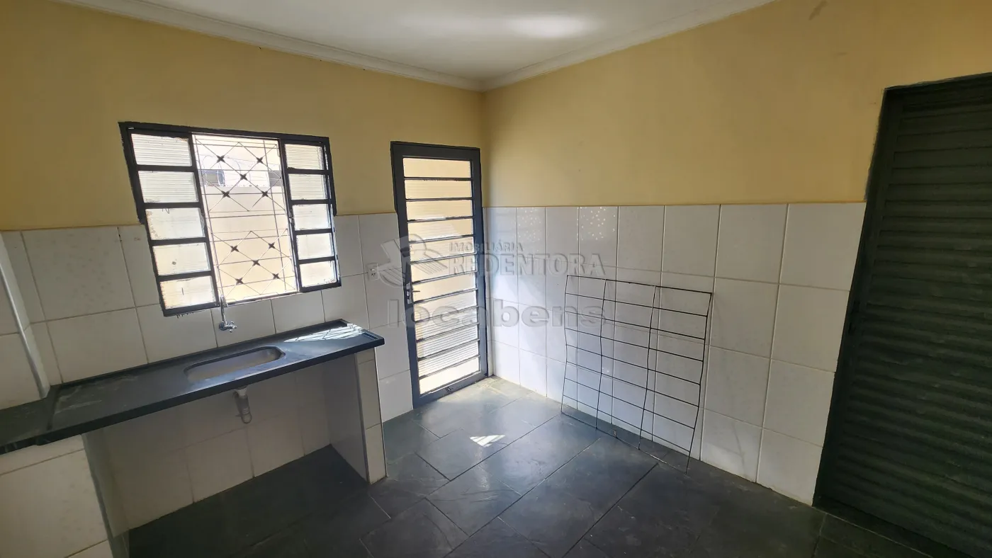 Alugar Casa / Padrão em São José do Rio Preto R$ 550,00 - Foto 1