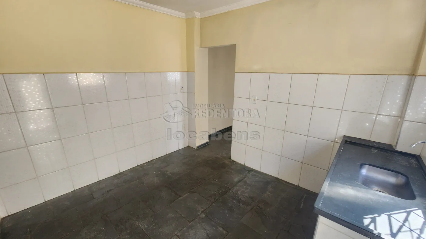 Alugar Casa / Padrão em São José do Rio Preto R$ 550,00 - Foto 2