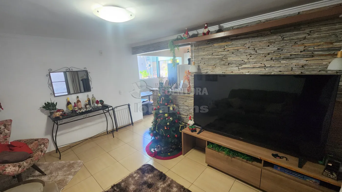 Casa à venda com 2 quartos, 100m² - Foto 1