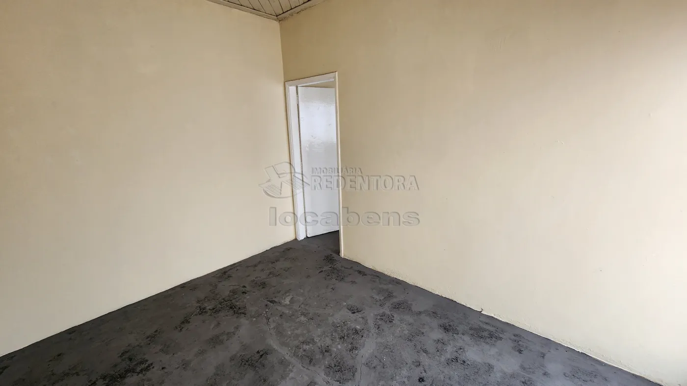 Alugar Casa / Padrão em São José do Rio Preto R$ 650,00 - Foto 2