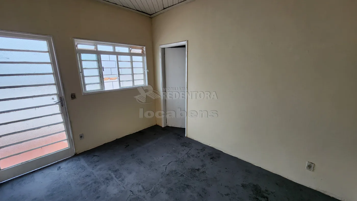 Alugar Casa / Padrão em São José do Rio Preto R$ 650,00 - Foto 1