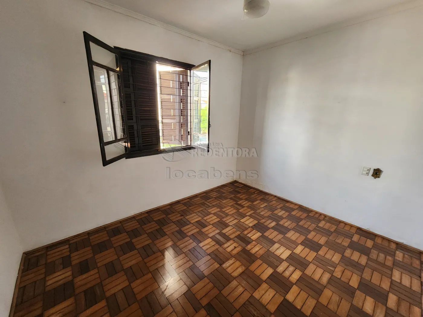 Alugar Casa / Padrão em São José do Rio Preto R$ 1.000,00 - Foto 4