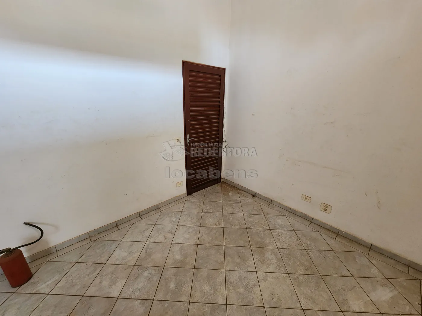 Alugar Comercial / Salão em São José do Rio Preto R$ 1.200,00 - Foto 4