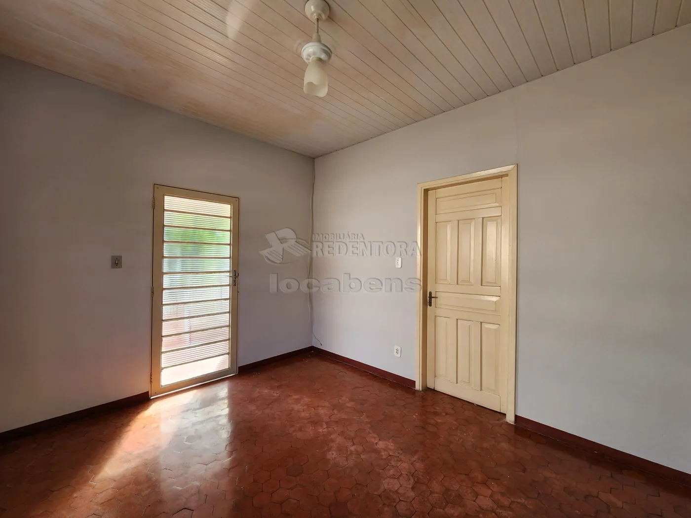 Alugar Casa / Padrão em São José do Rio Preto R$ 1.300,00 - Foto 3