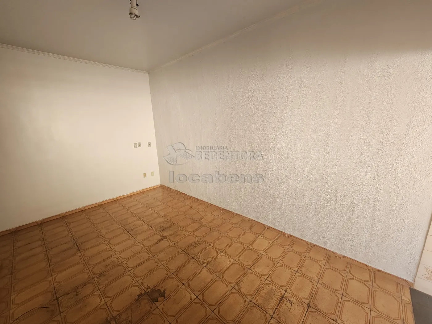 Alugar Casa / Padrão em São José do Rio Preto R$ 850,00 - Foto 1