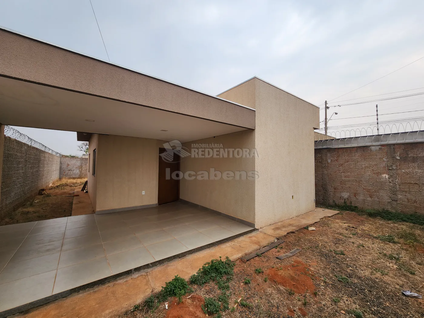 Alugar Casa / Padrão em São José do Rio Preto R$ 1.400,00 - Foto 1