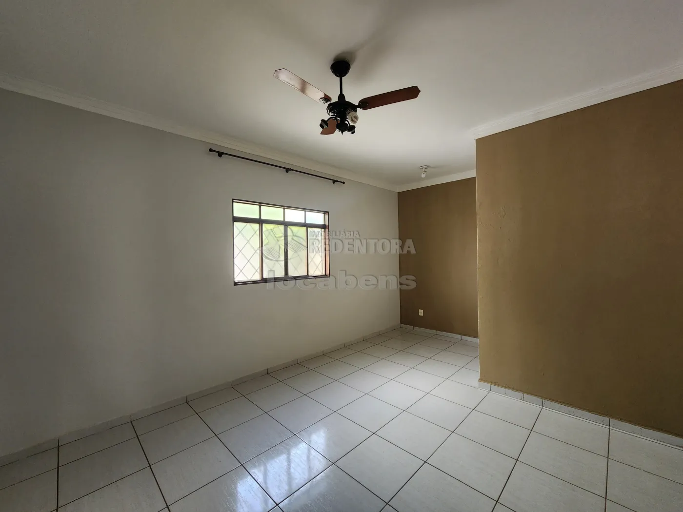 Casa para alugar com 2 quartos, 200m² - Foto 2