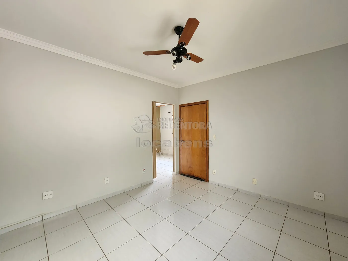 Casa para alugar com 2 quartos, 200m² - Foto 3