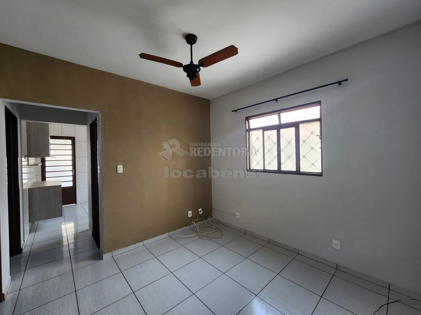 Casa para alugar com 2 quartos, 200m² - Foto 4