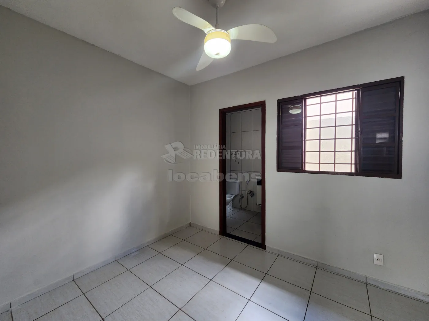 Casa para alugar com 2 quartos, 200m² - Foto 8