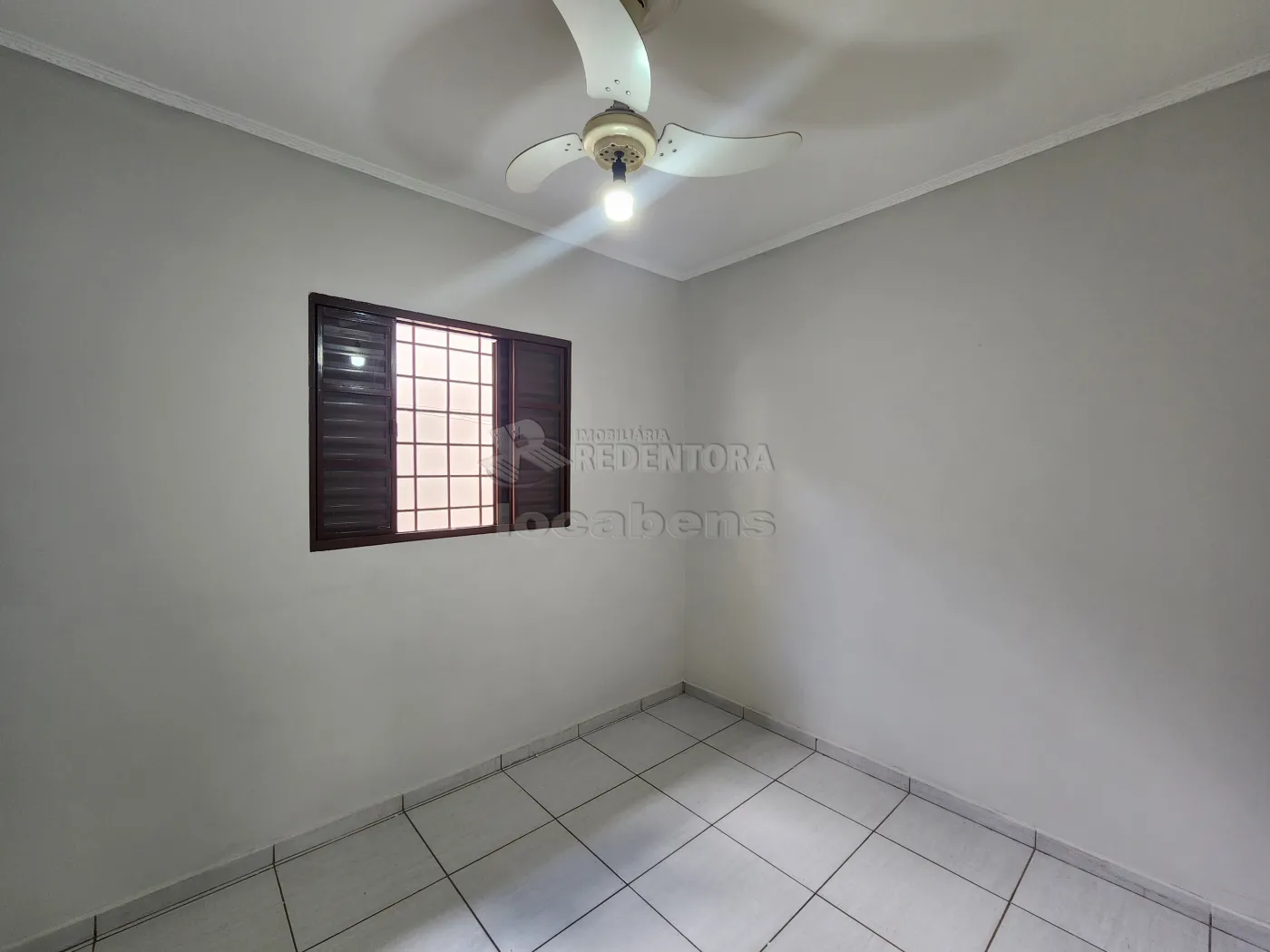 Casa para alugar com 2 quartos, 200m² - Foto 11