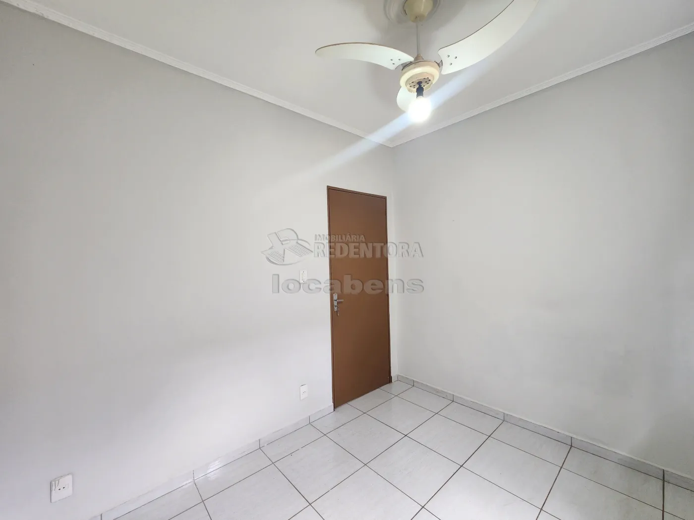 Casa para alugar com 2 quartos, 200m² - Foto 12