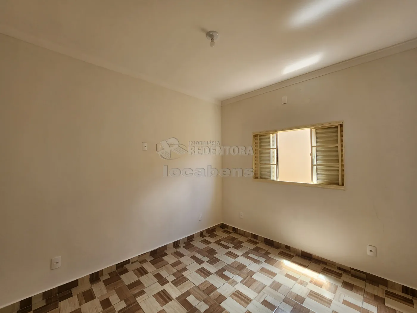 Alugar Casa / Padrão em São José do Rio Preto R$ 1.100,00 - Foto 4