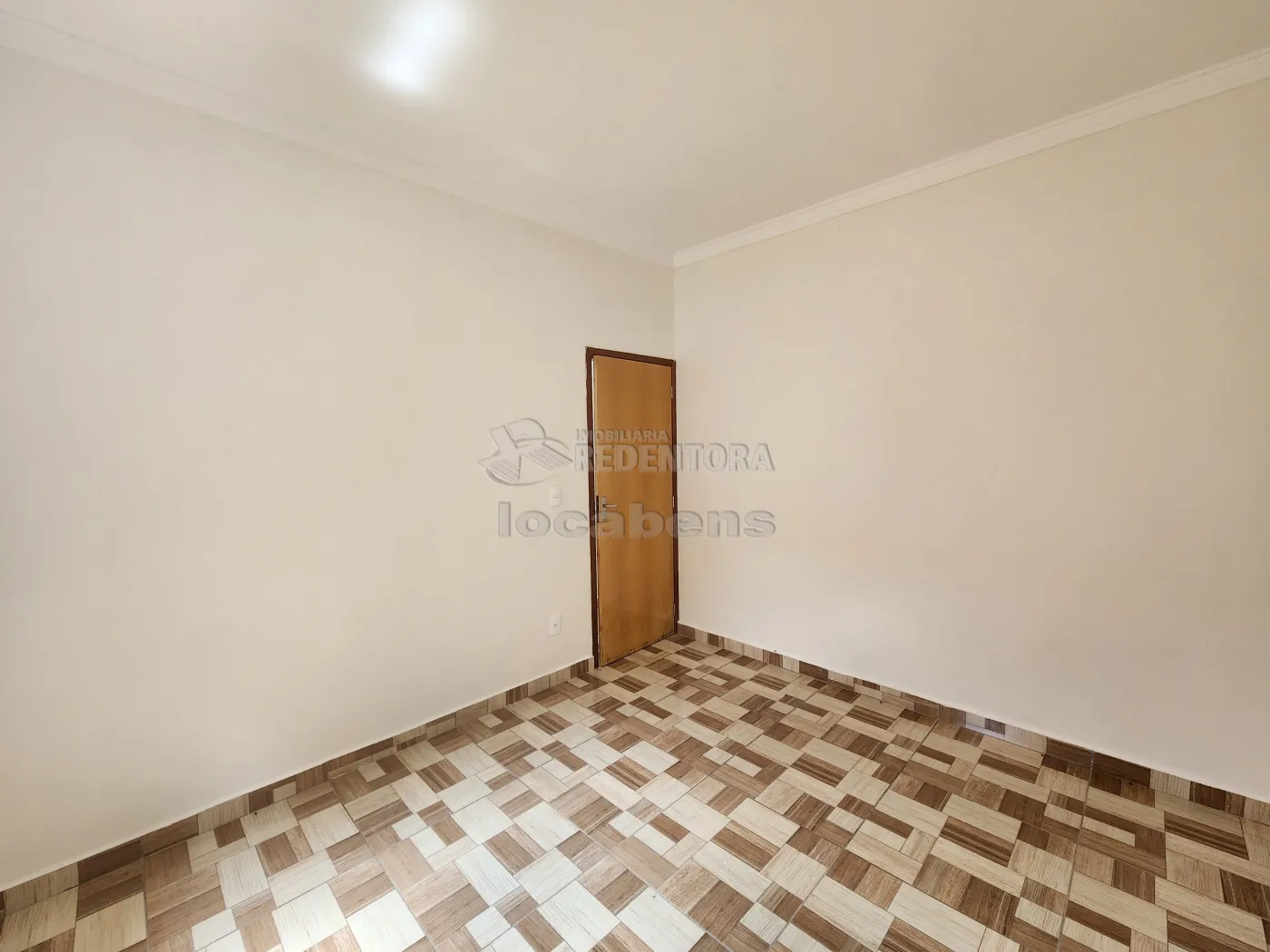 Alugar Casa / Padrão em São José do Rio Preto R$ 1.100,00 - Foto 5