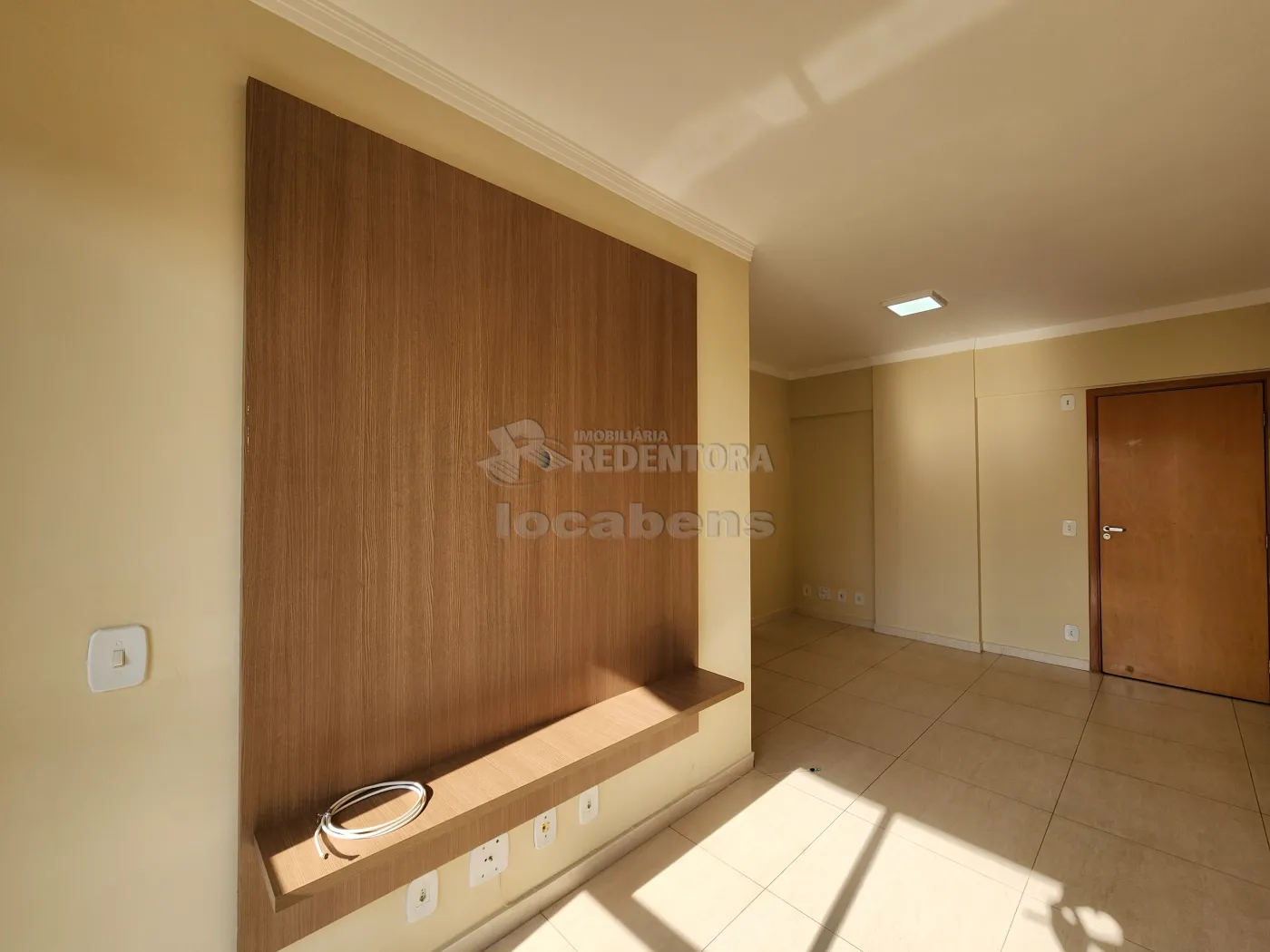 Alugar Apartamento / Padrão em São José do Rio Preto R$ 1.350,00 - Foto 2