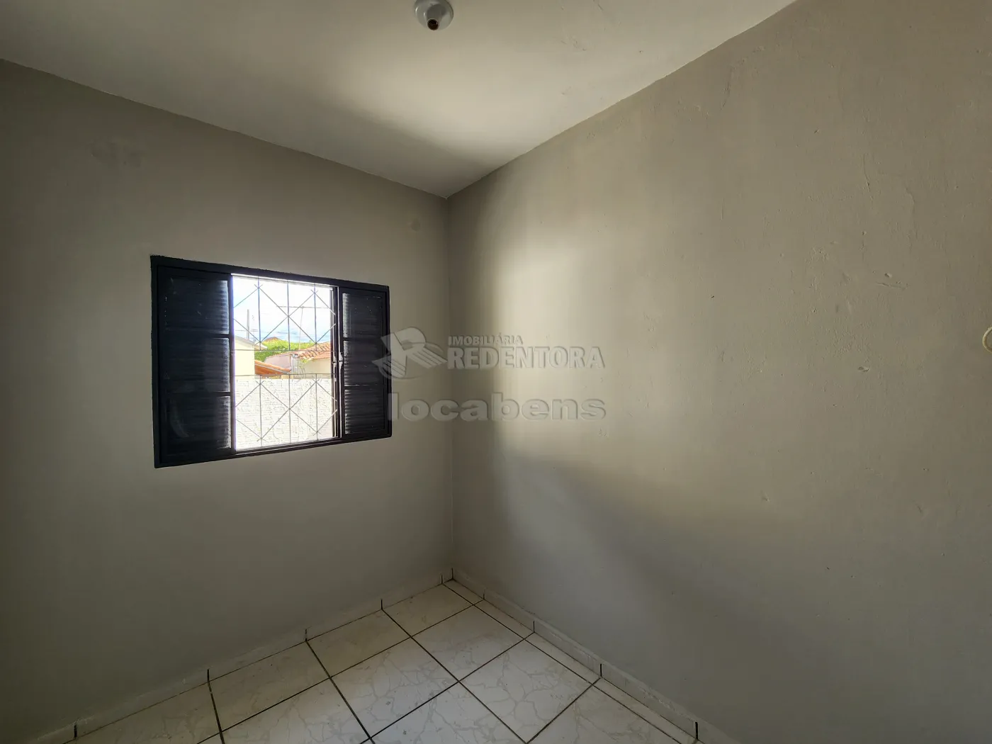 Alugar Casa / Padrão em São José do Rio Preto R$ 1.000,00 - Foto 6