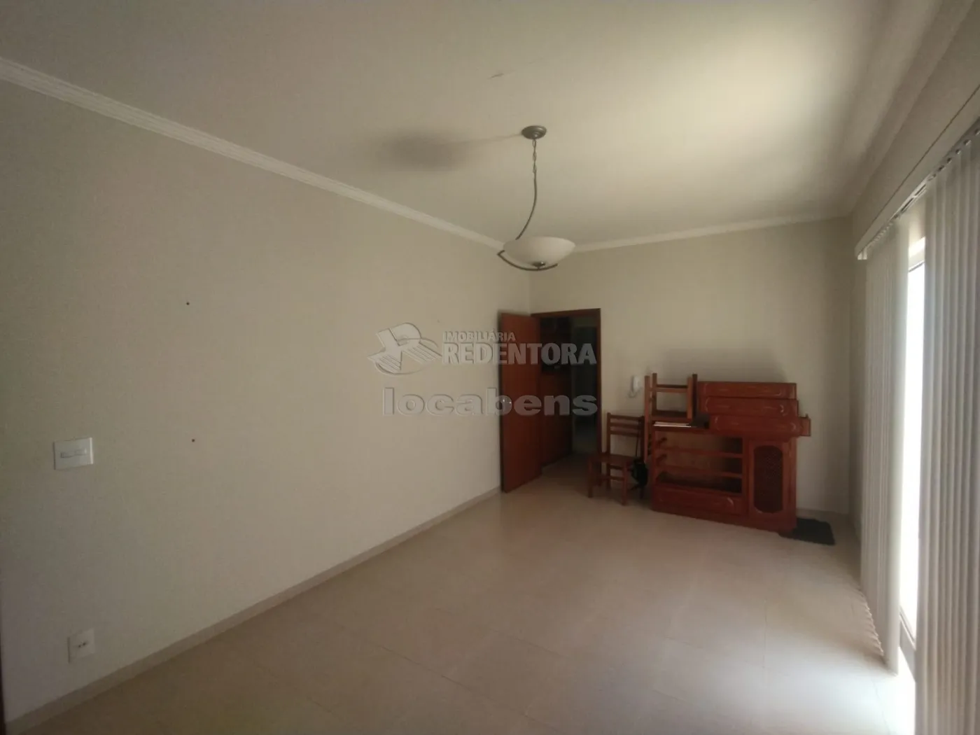 Casa à venda com 4 quartos, 300m² - Foto 2