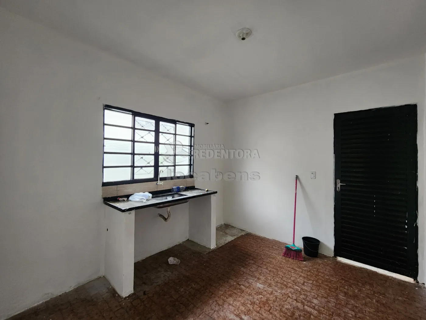 Alugar Casa / Padrão em São José do Rio Preto R$ 1.000,00 - Foto 3