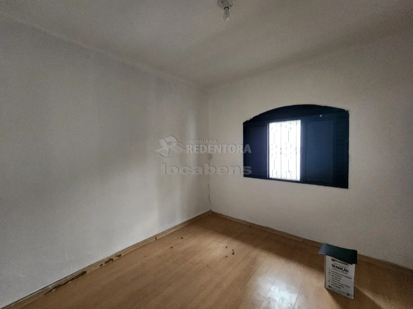 Alugar Casa / Padrão em São José do Rio Preto R$ 1.000,00 - Foto 4