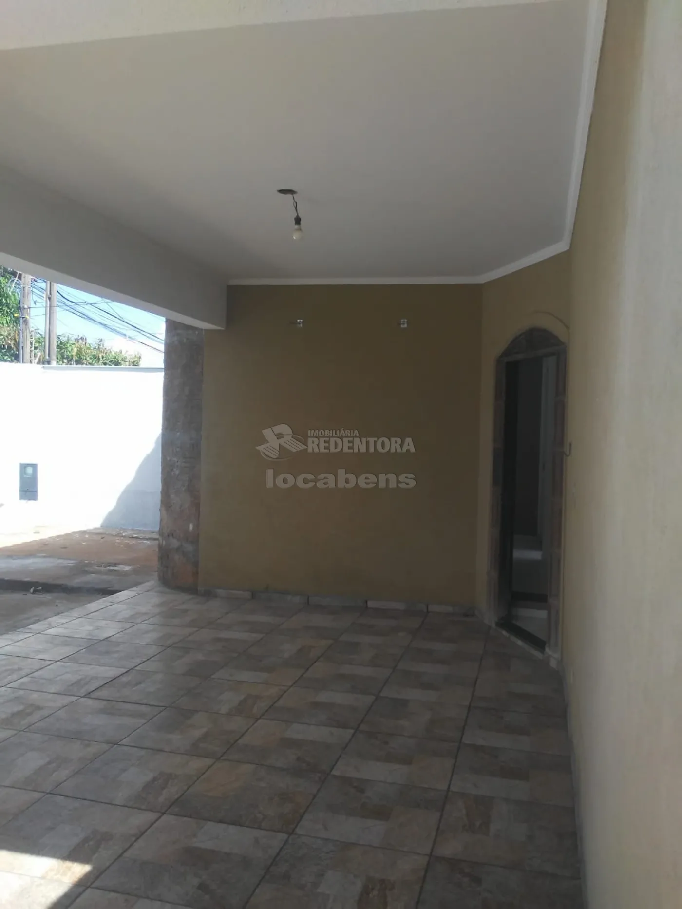 Casa para alugar com 2 quartos, 220m² - Foto 1