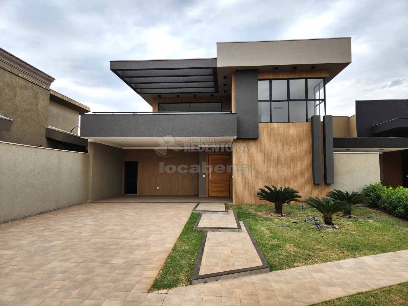 Casa de Condomínio à venda com 3 quartos, 261m² - Foto 1